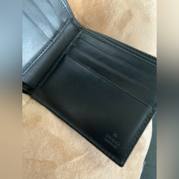 AUTHENTIC GUCCI LEATHER WALLET - Picture 9 of 16